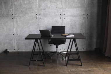 Masaüstü ofiste. Tablo. 