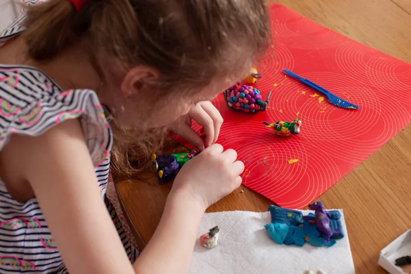 7 years old girl sculpts from plasticine. Close-up. — Stock Photo, Image