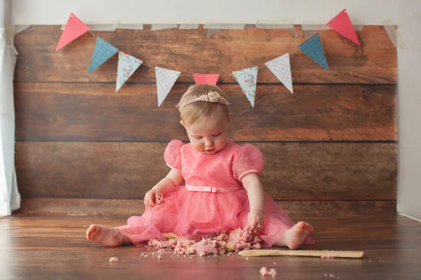 Primera fiesta de cumpleaños de una niña. Entre bastidores . — Foto de Stock