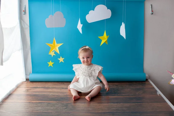 First baby birthday. Girl touches a star. — Stock Photo, Image
