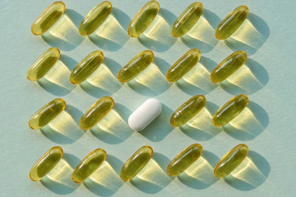 Omega Visolie Supplement Capsules Rijen Een Witte Pil Bovenaanzicht — Stockfoto