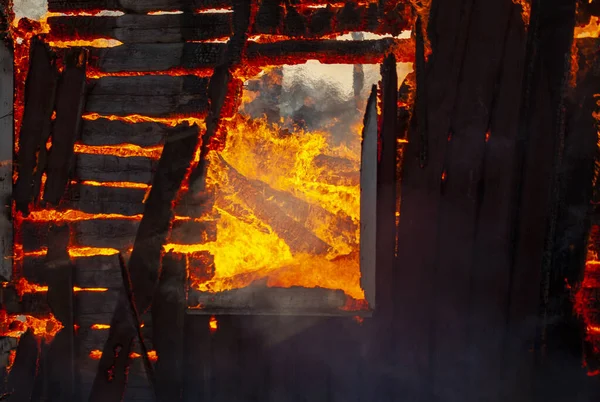 Altes Holzhaus Steht Flammen — Stockfoto