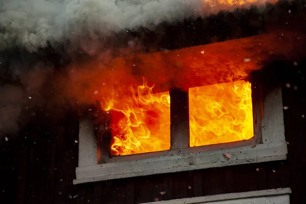 Altes Holzhaus Steht Flammen — Stockfoto