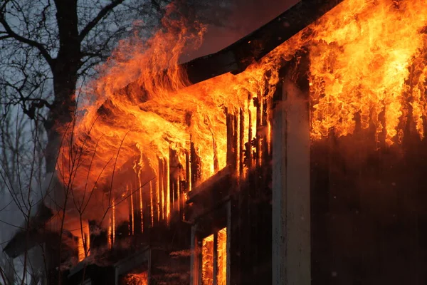 건물에 불이붙었다 — 스톡 사진