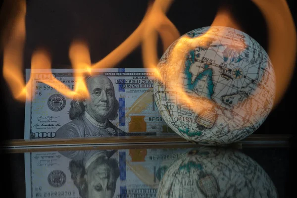 Toprak küre ve ateşle dolar kompozisyonu