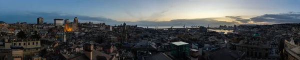 Panoramiczny Widok Genui Niebieskiej Godzinie — Zdjęcie stockowe