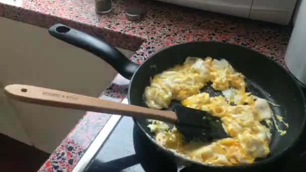 Час Переплетення Яєць Які Готуються Сніданку — стокове відео