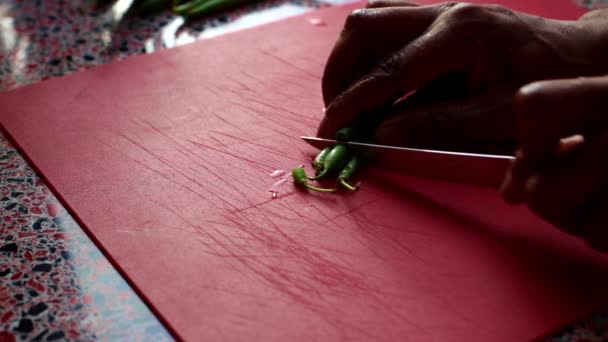 Slow Motion Chef Grabbing Green Beans Chopping Them Kitchen Lunch — Stock Video