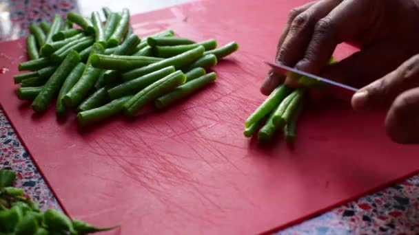 Chef Afferrare Fagiolini Tagliarli Cucina All Ora Pranzo — Video Stock