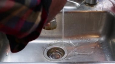 Moka Pot 'u Mutfakta Kahveyle Hazırlayan Slomo