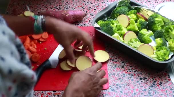 Vista Superior Chef Preparando Plato Vegano Saludable Cocina — Vídeos de Stock