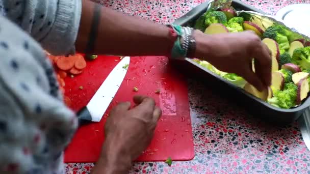 Медленное Видео Шеф Повара Готовящего Здоровую Пищу Кухне Сек — стоковое видео