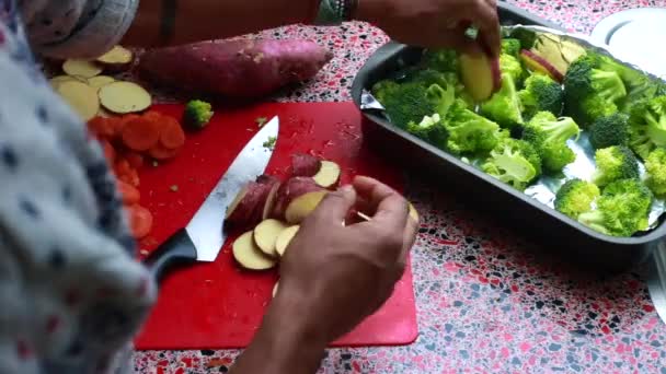 Time Lapse Man Making Vegan Lunch Home — Stock Video