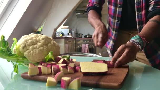 Chef Hacher Des Légumes Maison Pour Déjeuner — Video