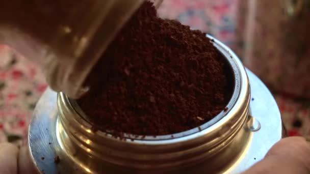Makró Videó Kávéról Amit Egy Moka Espresso Pot Asban Készítenek — Stock videók