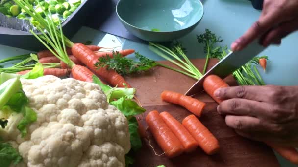 Slow Motion Video Person Preparing Vegetables Kitchen Sec — Stock Video