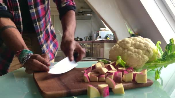 Lassított Mozgású Videó Konyhában Zöldségkészítésről — Stock videók