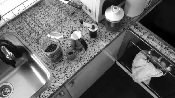 Bovenaanzicht Van Mens Die Espresso Koffie Zet Keuken Sec — Stockvideo