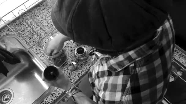 Widok Góry Człowieka Robi Kawę Espresso Kuchni Sekund — Wideo stockowe