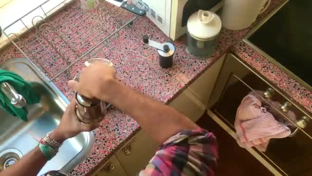 Mutfakta Espresso Yapan Adamın Üst Görüntüsü Saniye — Stok video