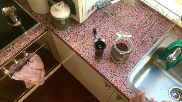 Vista Superior Del Hombre Haciendo Café Expreso Cocina Seg — Vídeo de stock