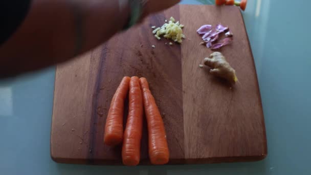 Bovenaanzicht Van Persoon Die Veganistische Maaltijd Maakt Keuken Tijdens Lunch — Stockvideo