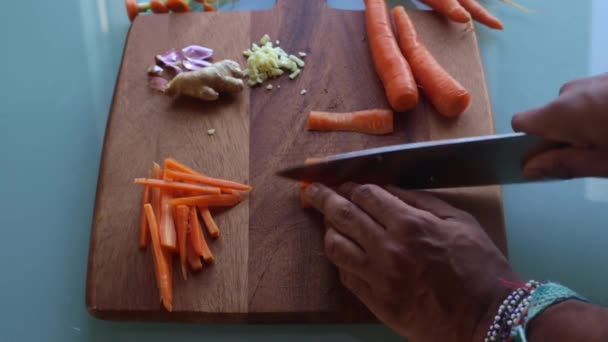 Bovenaanzicht Van Persoon Die Veganistische Maaltijd Maakt Keuken Tijdens Lunch — Stockvideo