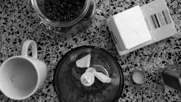 바리스타 가방탄 커피를 만드는 — 비디오