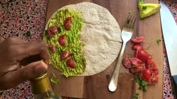 Vue Dessus Personne Faisant Taco Mexicain Dans Cuisine — Video