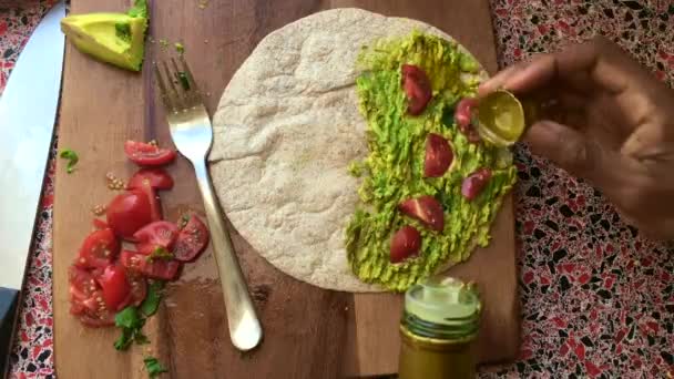 Vue Dessus Personne Faisant Taco Mexicain Dans Cuisine — Video