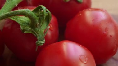 Pişmemiş kırmızı vişneli domateslerin Macro 'su.
