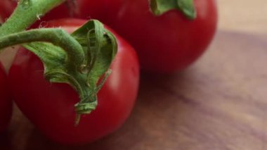 Pişmemiş kırmızı vişneli domateslerin Macro 'su.