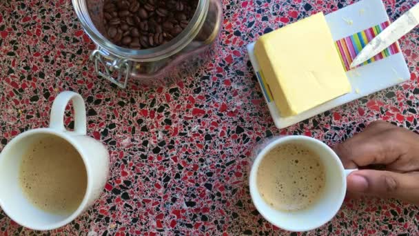 Flat Lay Grau Pessoa Fazendo Café Prova Balas Com Manteiga — Vídeo de Stock