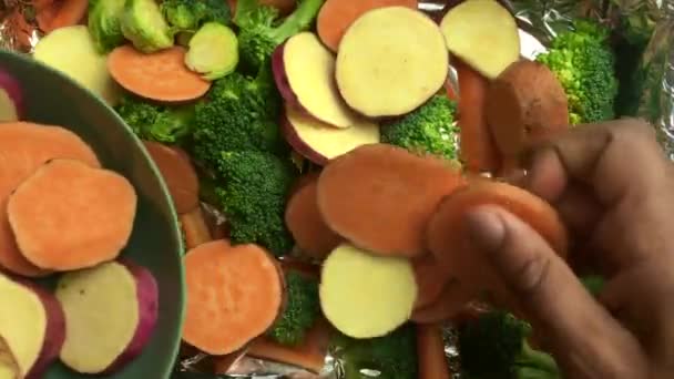 Person Hands Preparing Vegetables Chopping Board — Stock Video