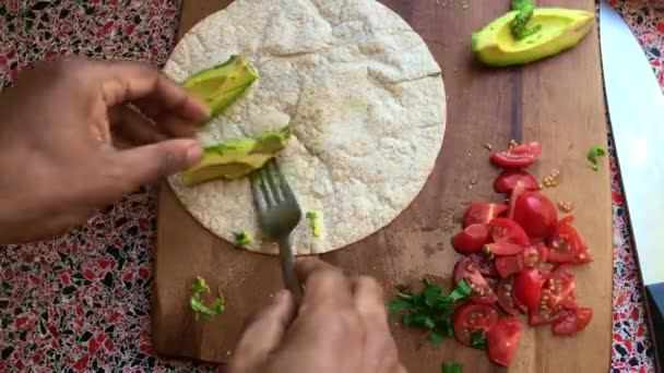 Vista Dall Alto Persona Che Taco Messicano All Ora Pranzo — Video Stock