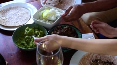 Çiftin evde burrito yediği en iyi manzara.