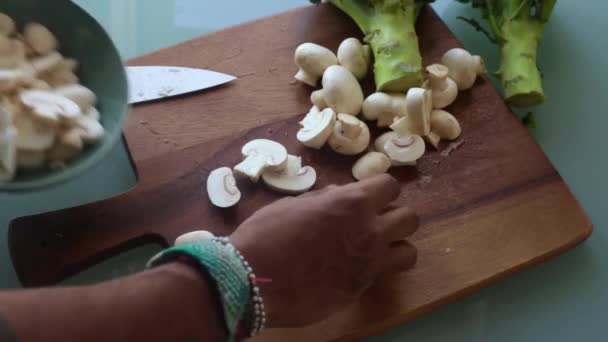 Вид Зверху Людина Робить Здорову Їжу Вдома — стокове відео