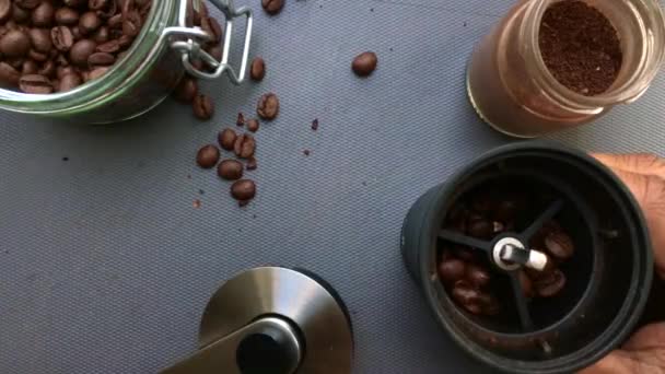 Kahve Yapan Baristanın Makro Manzarası — Stok video