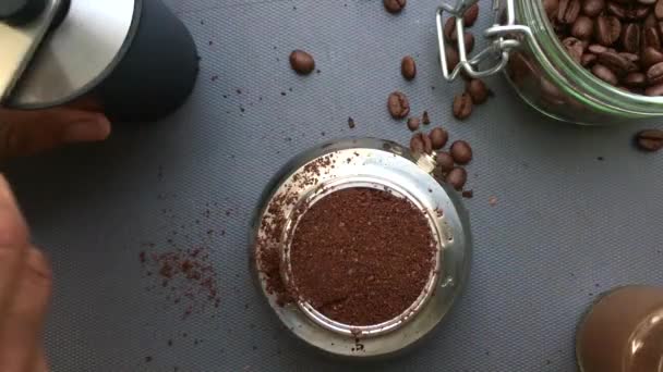 에스프레소 커피를 만드는 바리스타의 — 비디오
