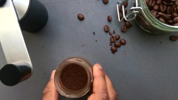 Sabahları Kahve Yapan Baristanın Makro Manzarası — Stok video
