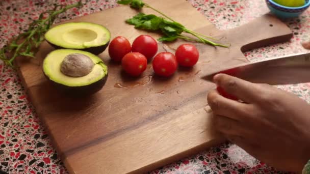 Top Vue Personne Faisant Repas Végétalien Sain Maison — Video