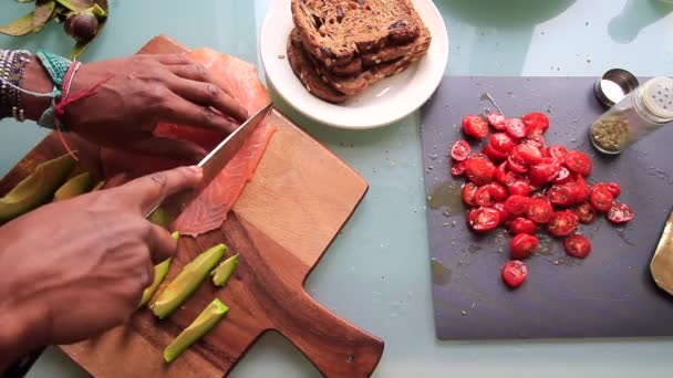 Top Vista Chef Preparar Tábua Madeira Com Aperitivos — Vídeo de Stock