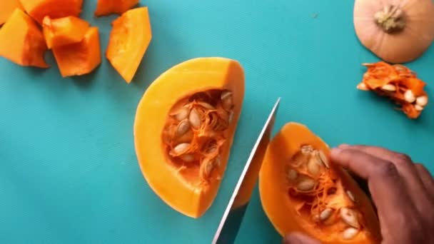 Puesta Plana Persona Que Prepara Calabaza Orgánica Calabaza Mantequilla — Vídeo de stock