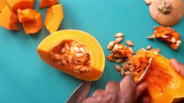 Puesta Plana Persona Que Prepara Calabaza Orgánica Calabaza Mantequilla — Vídeos de Stock