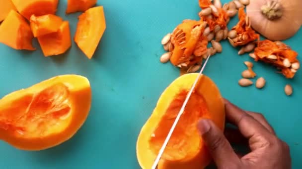 Puesta Plana Persona Que Prepara Calabaza Orgánica Calabaza Mantequilla — Vídeos de Stock