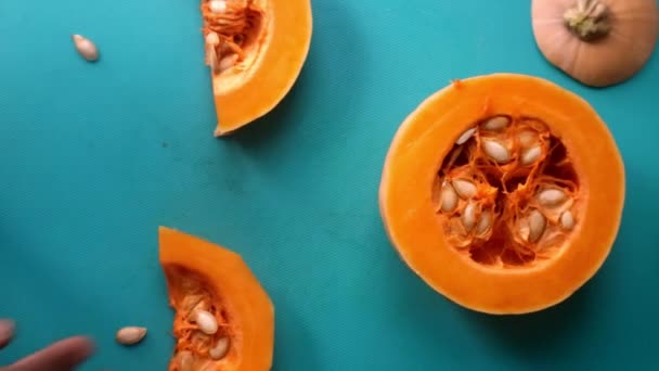 Plano Laico Persona Preparando Calabaza Calabaza Mantequilla — Vídeo de stock