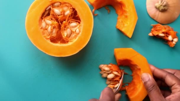 Couché Plat Personne Préparant Courge Butternut Citrouille — Video