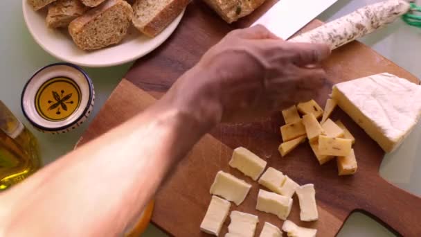 Top Vista Chef Preparar Tábua Madeira Com Aperitivos — Vídeo de Stock