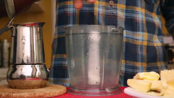 Pessoa Fazendo Dieta Cetogênica Nutritiva Café Com Manteiga Óleo Mct — Vídeo de Stock