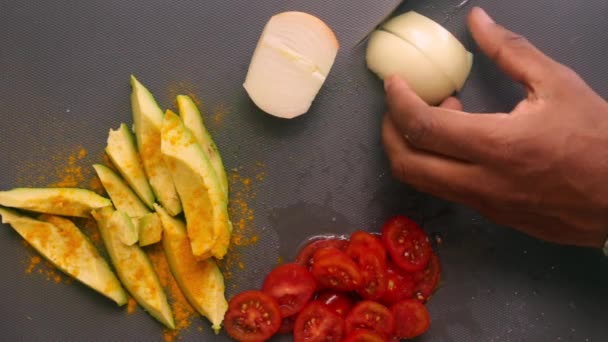 Mãos Leigas Planas Preparando Tomates Cereja Abacate — Vídeo de Stock
